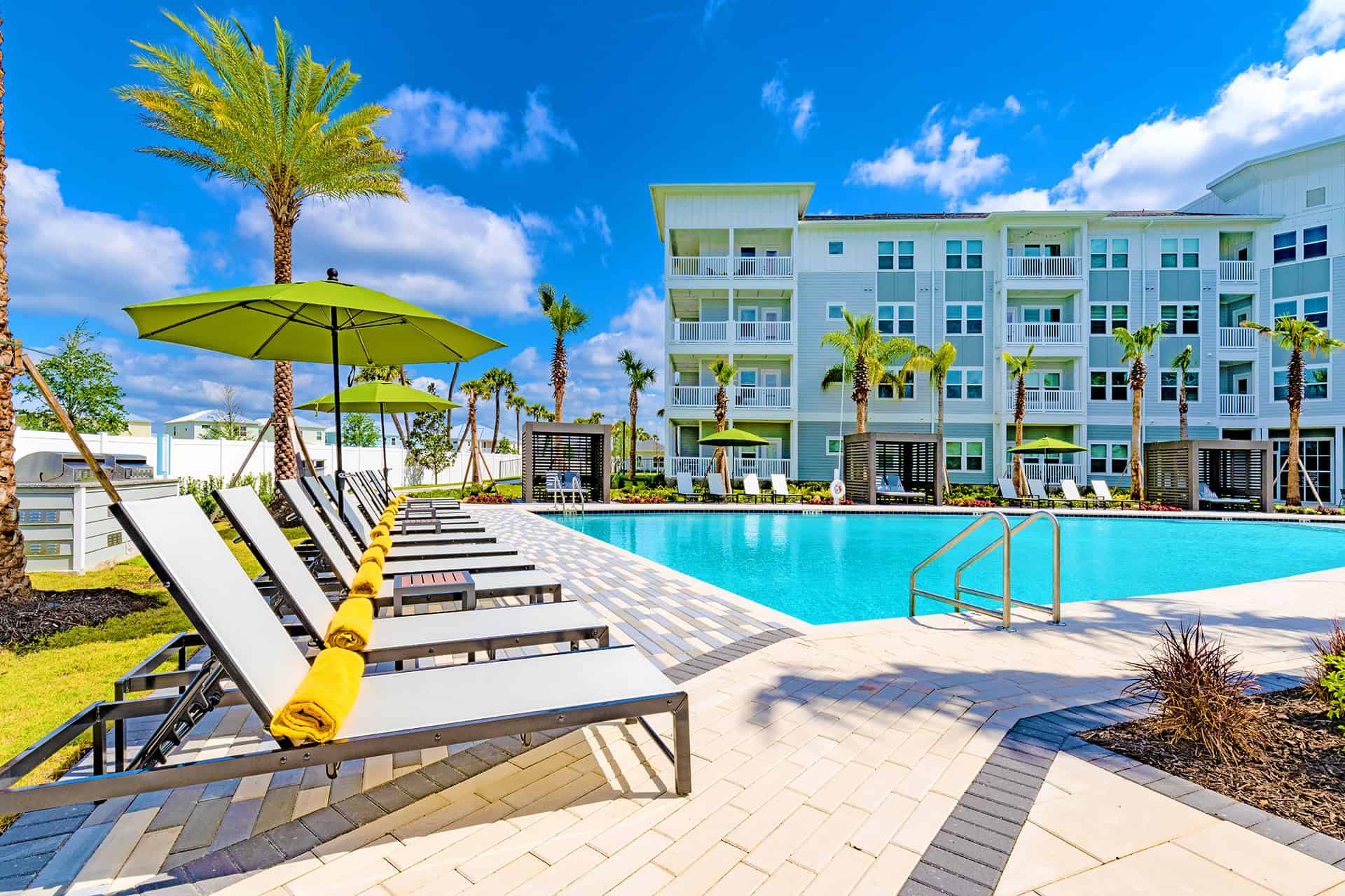 Rentyl apartments locations with private pool and sun loungers